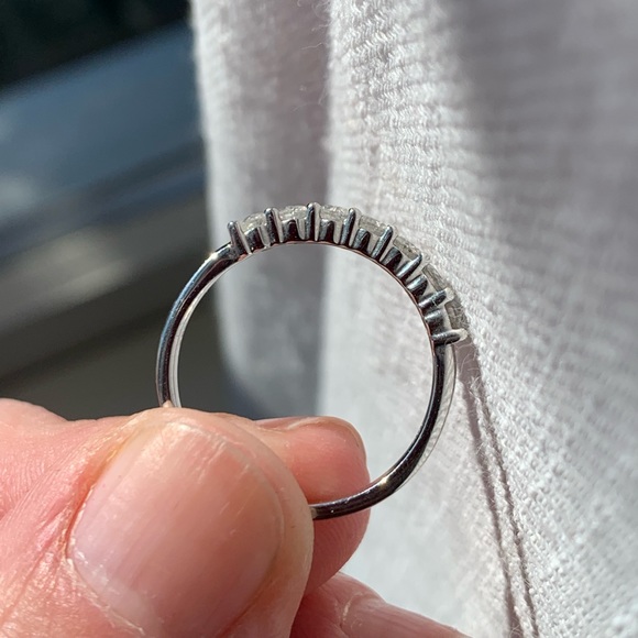 Diamond ring - Picture 2 of 2